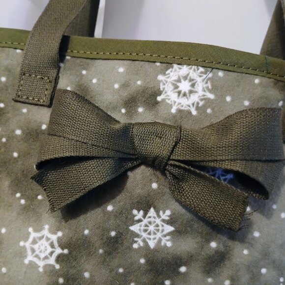 NEW Reusable Fabric Gift Bag Snowflake Christmas flannel with  Bow double handle - Picture 3 of 5
